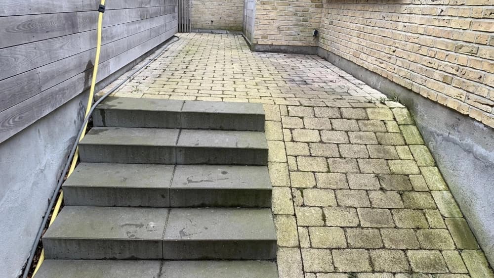Belægning renset for algebelægning — før